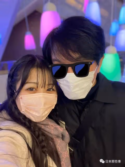 跟自己的偶像結婚了……