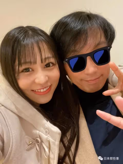 跟自己的偶像結婚了……