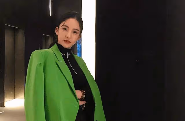「塑料美人」潘南奎,花十億整成baby,情史混亂插足閨蜜感情?