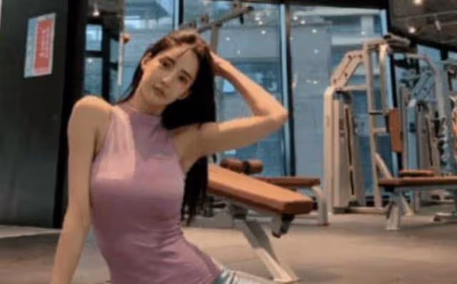 「塑料美人」潘南奎,花十億整成baby,情史混亂插足閨蜜感情?