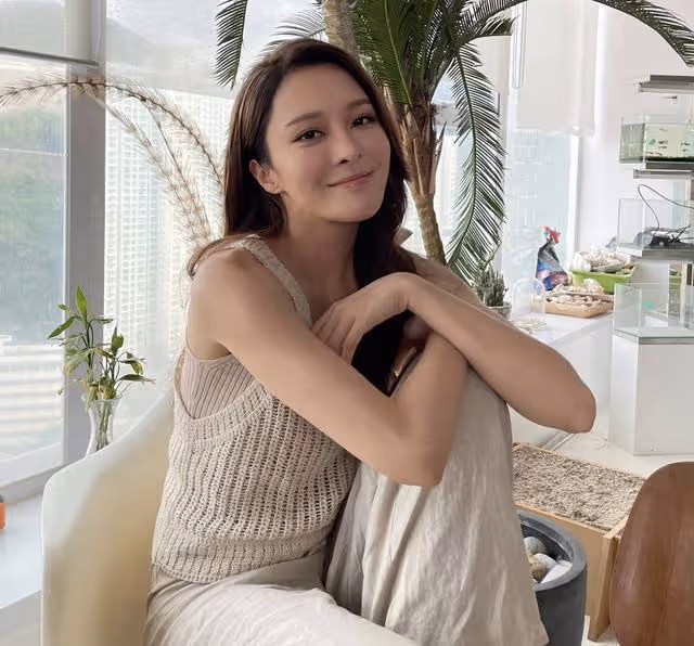 恭喜！31歲香港著名女星被曝好事將近，已帶混血外國男友見家長
