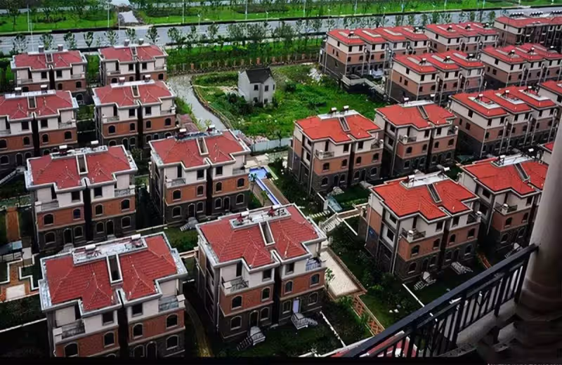 開口就要2億,最牛釘子戶有多慘!住在廢墟,廢品環繞,給房就搬