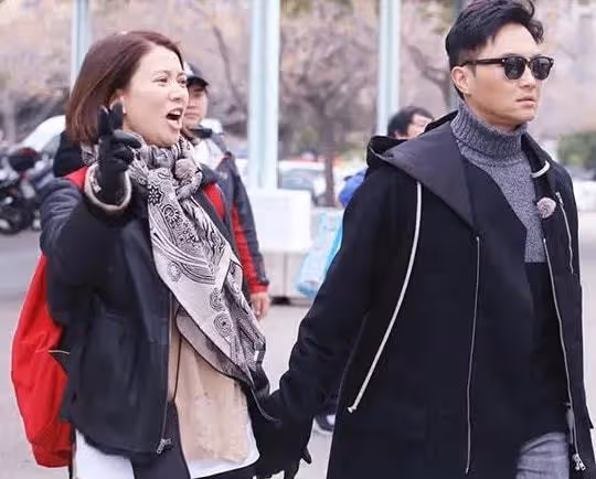 袁詠儀:被張智霖寵愛如少女,愛包如命,她是全港羨慕的女人