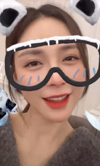 太甜蜜！沈夢辰機場發喜糖，笑容滿面態度溫柔，全身名牌顯氣質
