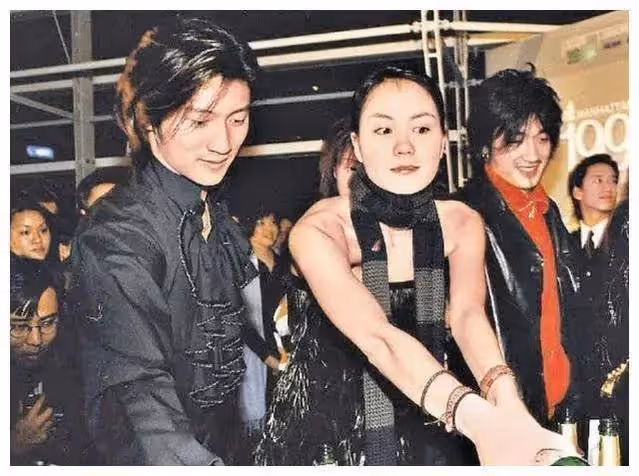 果然，王菲和謝霆鋒這對又又又出事了？這是要鬧掰的節奏嗎？