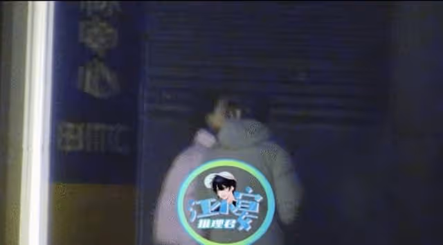 郭麒麟緋聞後首露面！發福明顯顏值下跌，探班郭德綱父子倆太相似