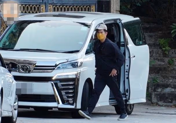 方媛攜倆孩子出門，長女身高猛長眼睛似爸，郭富城陪妻子眉頭緊鎖