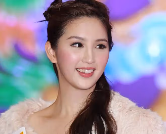 港姐何傲兒改名回內地,被贊普通話標準,與富二代分手後單身多年