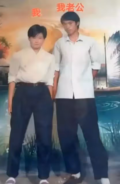 爸你當年怎麼下得了手?女兒驚見「爸媽婚前合照」以為是兄弟 網笑翻「曬更狂父母舊照」:我的天啊