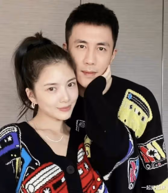 又秀恩愛？杜淳與老婆穿情侶裝，各種親密互動根本停不下來