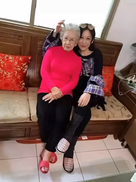 紅了26年！《愛江山更愛美人》原唱「以60歲為榮」：此刻的我最美麗  摯愛媽媽離開心痛喊話「愛江山更愛媽媽」