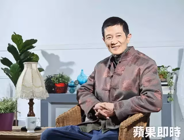 阿西入行40年紅得辛苦！ 遭逼拍戲「老婆生小孩黑衣人堵」女兒同為演員「堅持不幫」：別當靠爸族