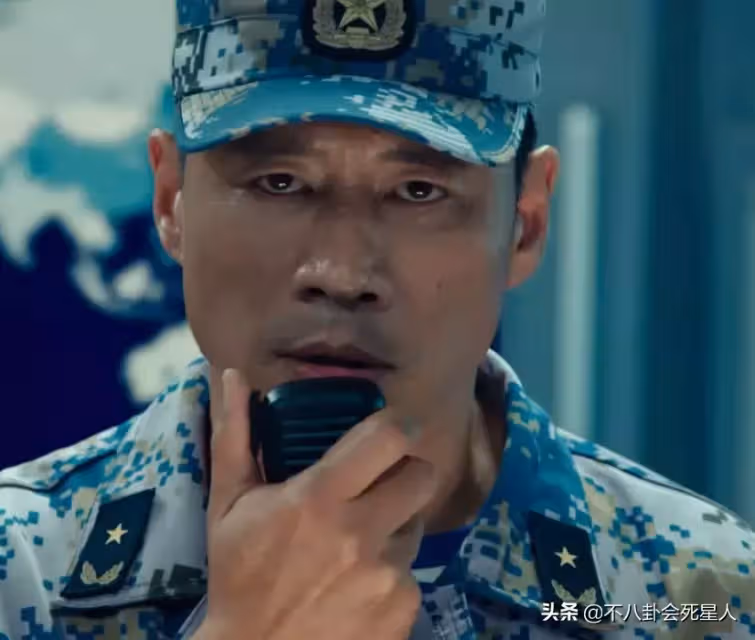 明星熱衷割眼袋，有人立馬年輕20歲，有人卻僵到笑不出來