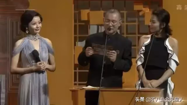 假摔、蹭毯、透視裝，紅毯成了「照妖鏡」，一個比一個能作妖