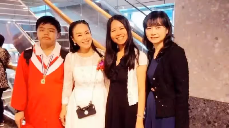 64歲玉女歌手李碧華,風采不減當年,生活低調節儉,10多年的老車還在開