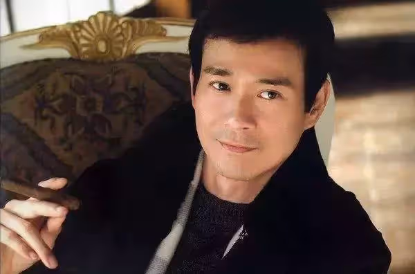 林青霞女兒大氣,邱淑貞女兒清純靚麗, 鐘鎮濤女兒俏皮可愛,看到鄭佩佩女兒,網友:驚豔眾人