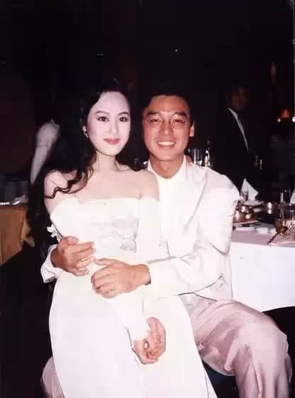 林青霞女兒大氣,邱淑貞女兒清純靚麗, 鐘鎮濤女兒俏皮可愛,看到鄭佩佩女兒,網友:驚豔眾人