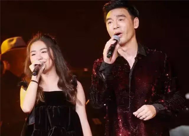 林青霞女兒大氣,邱淑貞女兒清純靚麗, 鐘鎮濤女兒俏皮可愛,看到鄭佩佩女兒,網友:驚豔眾人