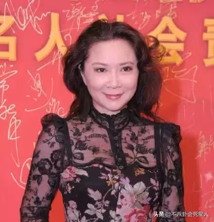 假體亂飛、笑比哭還難看!動臉後的「矽膠臉」才是最恐怖的