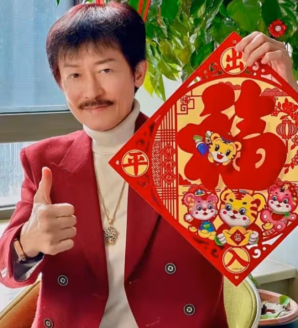 直播間人氣冷清!70歲香港老戲骨帶貨全程走神,網友感嘆:不容易