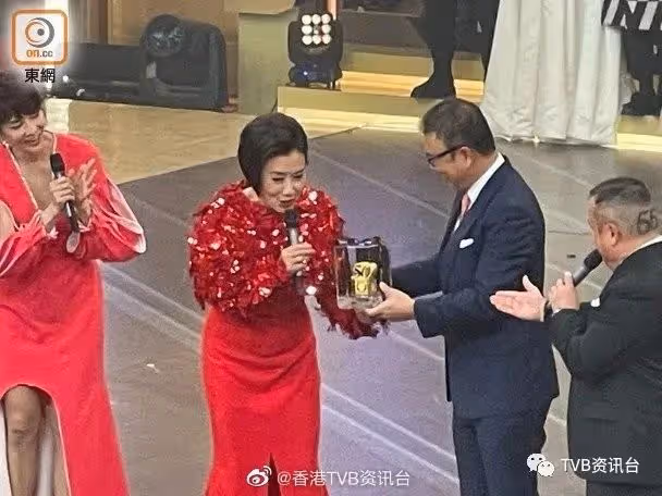 TVB台慶｜汪明荃獲頒50年金禧服務大獎