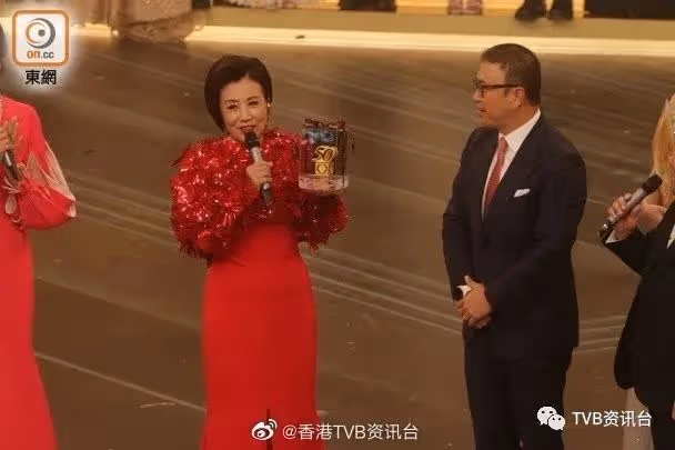 TVB台慶｜汪明荃獲頒50年金禧服務大獎