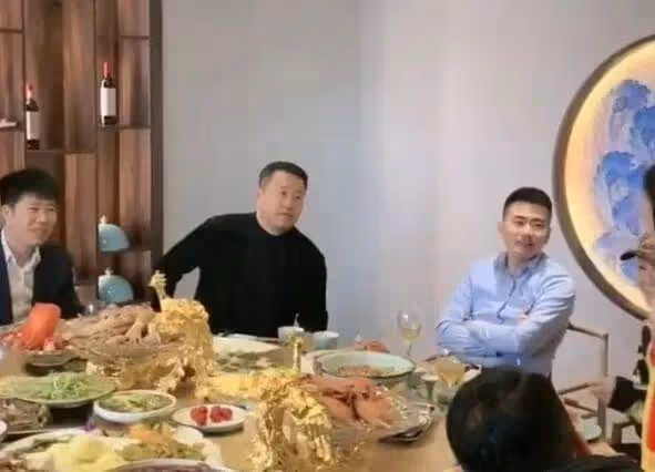 師父簡樸,徒弟擺闊,趙家班成名後,趙本山與徒弟們的奢靡成對比