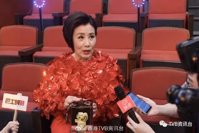 TVB台慶｜汪明荃獲頒50年金禧服務大獎