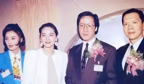 陳嵐幫向華強賺百億,還給他養前妻,丁佩:我們是一家人