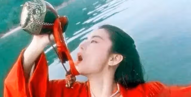 美人在骨不在皮!林青霞素顏現身烏鎮長街宴,68歲美貌依舊能打,網友:純天然的絕世美女