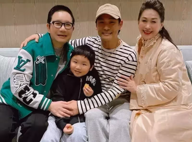 杜德偉兒子長大了！5歲AJ「臉蛋胖嘟嘟」呆萌又可愛像媽媽，眉眼間卻和爸爸一模一樣