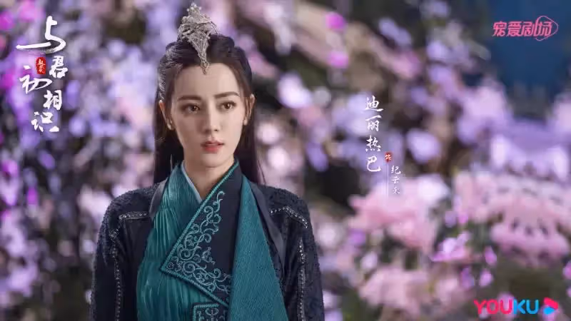 迪麗熱巴任嘉倫《與君初相識》即將定檔？兩人片場熱聊太有愛啦！