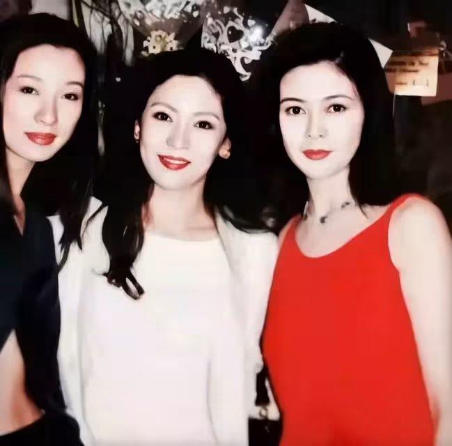 60歲知名鬼片王后「王小鳳」罕見露面，蒼老程度讓人難以認出