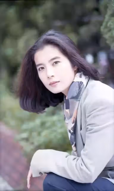 天下沒有白吃的午餐！岳翎從小父母就雙亡「靠演技爆紅演藝圈」 「什麼都靠自己努力」屢屢被瓊瑤欽點