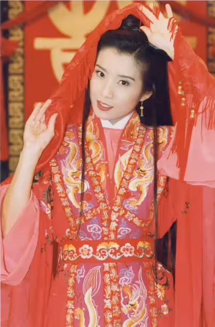 天下沒有白吃的午餐！岳翎從小父母就雙亡「靠演技爆紅演藝圈」 「什麼都靠自己努力」屢屢被瓊瑤欽點