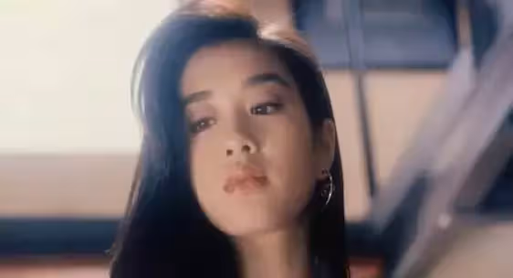 鐘麗緹11歲小女兒長大了!大眼呆萌長腿吸睛,眉眼與媽媽年輕時一樣,「顏值逆襲」賽過兩姐姐