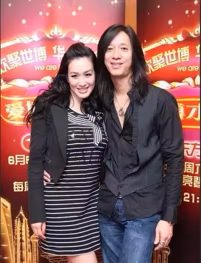 鐘麗緹11歲小女兒長大了!大眼呆萌長腿吸睛,眉眼與媽媽年輕時一樣,「顏值逆襲」賽過兩姐姐