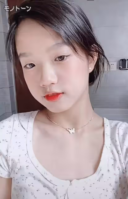 鐘麗緹11歲小女兒長大了!大眼呆萌長腿吸睛,眉眼與媽媽年輕時一樣,「顏值逆襲」賽過兩姐姐