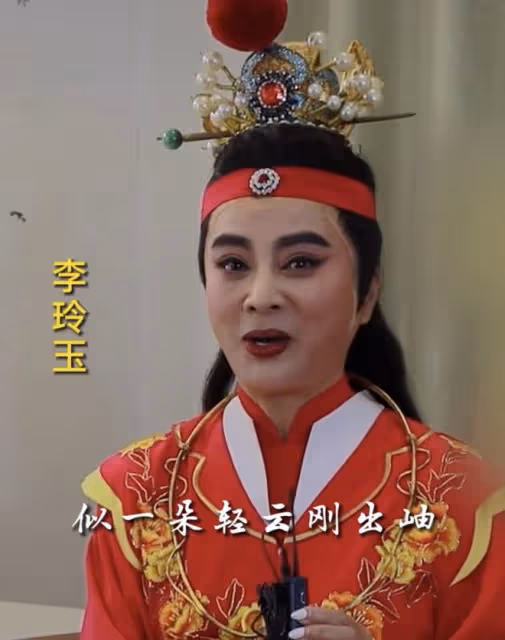 58歲李玲玉近照太蒼老,時隔40年再演玉兔精撩人眼神,抬頭紋搶鏡