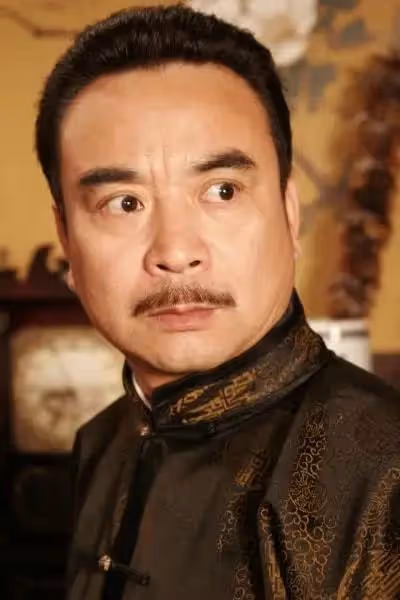 67歲香港戲骨在內地農村趕集!坐路邊吃豆漿油條,兩鬢斑白接地氣