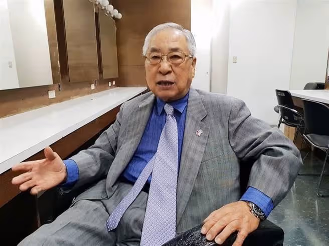 86歲主播獨居患失智症!髮妻去世後常半夜哭泣,有憂鬱加自閉傾向