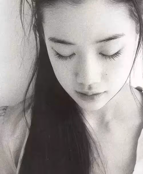 14歲出道的女神,卻閃婚嫁了大9歲的「丑」老公,幸福真的與顏值無關!