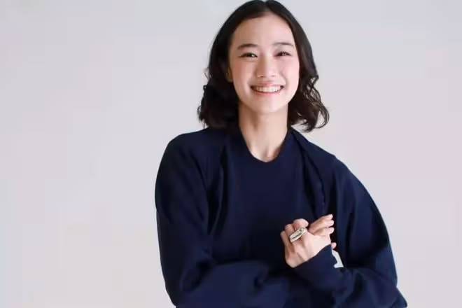 14歲出道的女神,卻閃婚嫁了大9歲的「丑」老公,幸福真的與顏值無關!