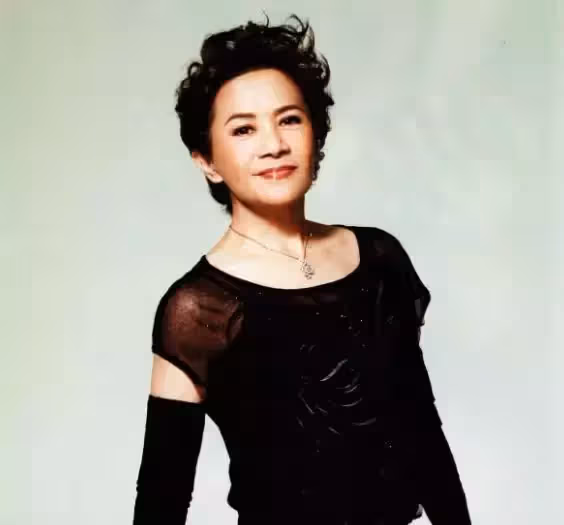 幫劉德華還4千萬債務!晚年「被子女啃老」破產 如今被華仔寵上天:我養她一輩子 !