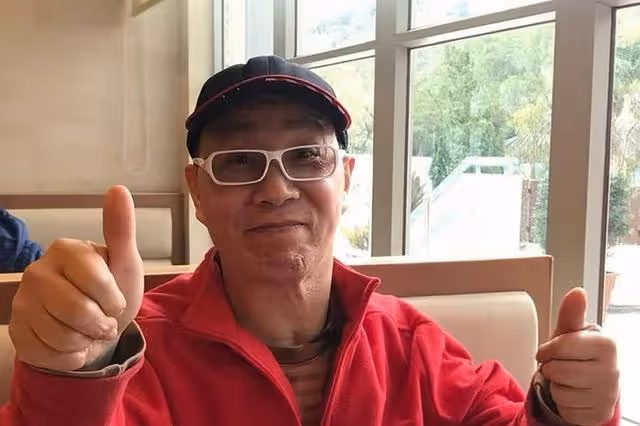 香港知名歌手近況曝光!獨自住養老院,癱瘓20年以輪椅代步