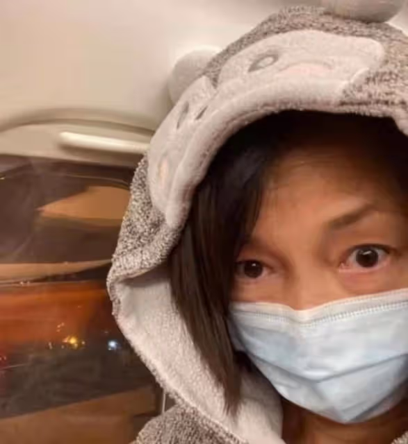 已淡出娛樂圈近10年,52歲前知名港姐近況曝光,臉上斑點盡顯老態