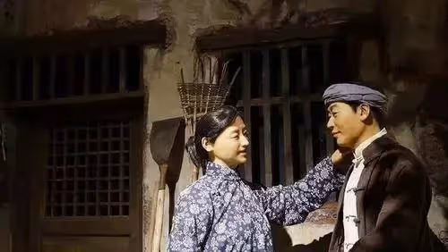 他為愛私奔,與妻隱居1500米深山養育7子女,為讓妻下山,花50年鑿出6208級臺階,真相惹人羨慕