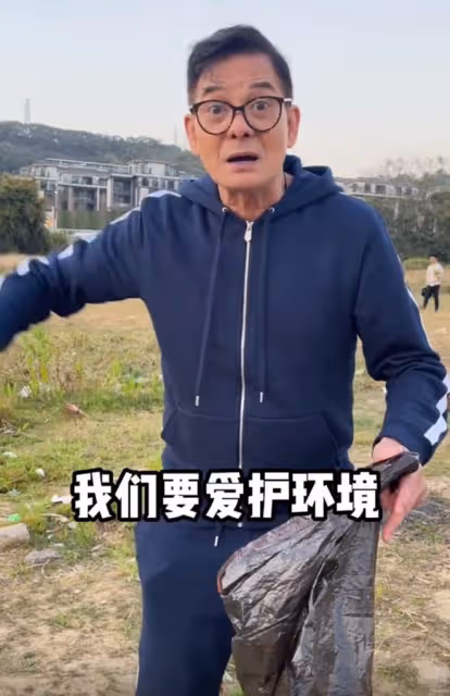 老戲骨李國麟水庫旅遊,不忍看到遍地垃圾,徒手撿4大袋不嫌髒