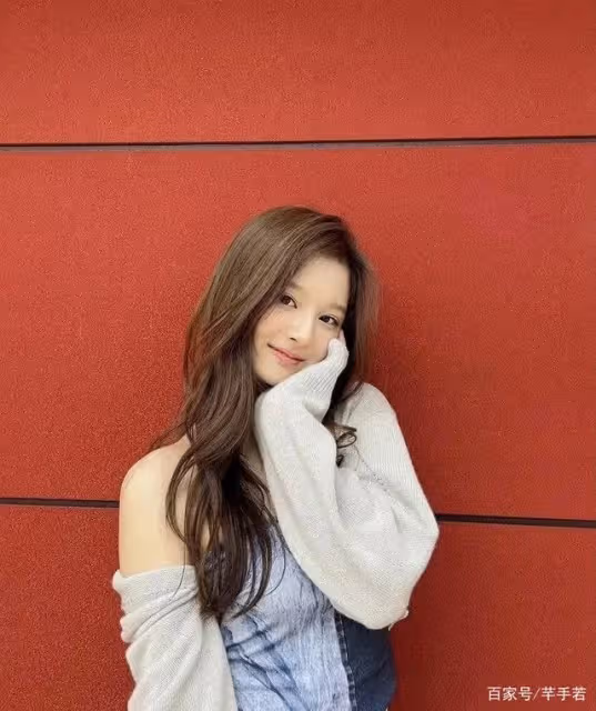JYP新女團確定了最終七人組，組合以唱功為主，平均年齡只有16歲