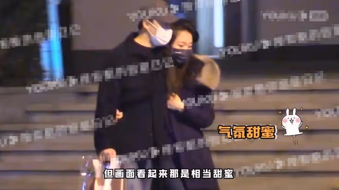 白百何與男友罕見合體,黃軒帶女友一同露面,臨別送茅台出手闊綽